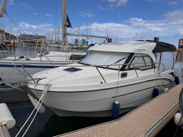 slider 1 Beneteau Antares 8 OB